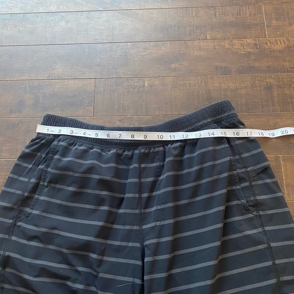 Lululemon Striped lined shorts - Picture 3 of 6